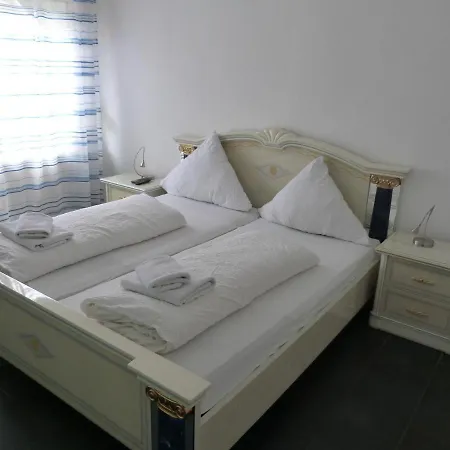 Winzergasthof Zum Kellerstuebchen 3* Mehring (Rhineland-Palatinate)