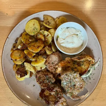 Winzergasthof Zum Kellerstuebchen 3* Mehring (Rhineland-Palatinate)