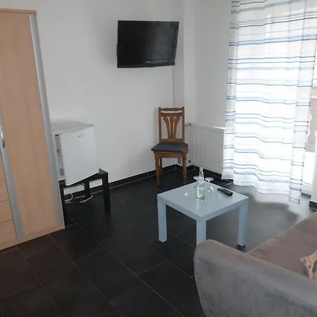 ゲストハウス Winzergasthof Zum Kellerstuebchen