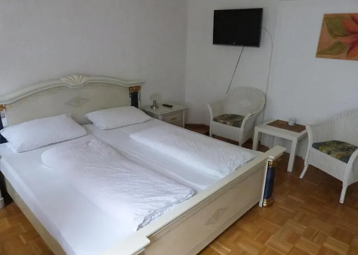 Konukevi Winzergasthof Zum Kellerstuebchen 3*