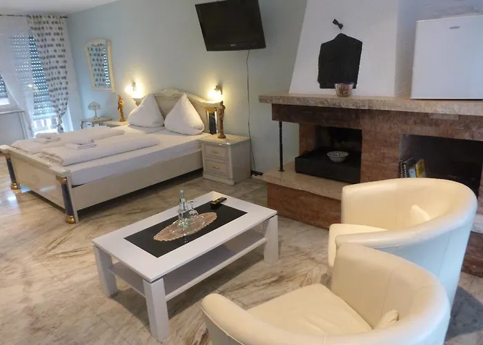 Konukevi Winzergasthof Zum Kellerstuebchen